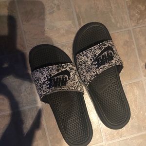 Nike slide on flip flops